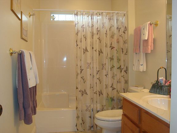 Second bathroom with daylight window