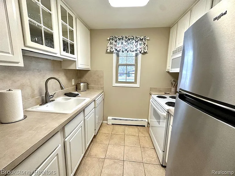 2332 W Forteen Mile Rd — Photo 4