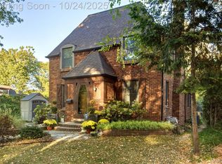 8094 Huntington Rd, Huntington Woods, MI 48070