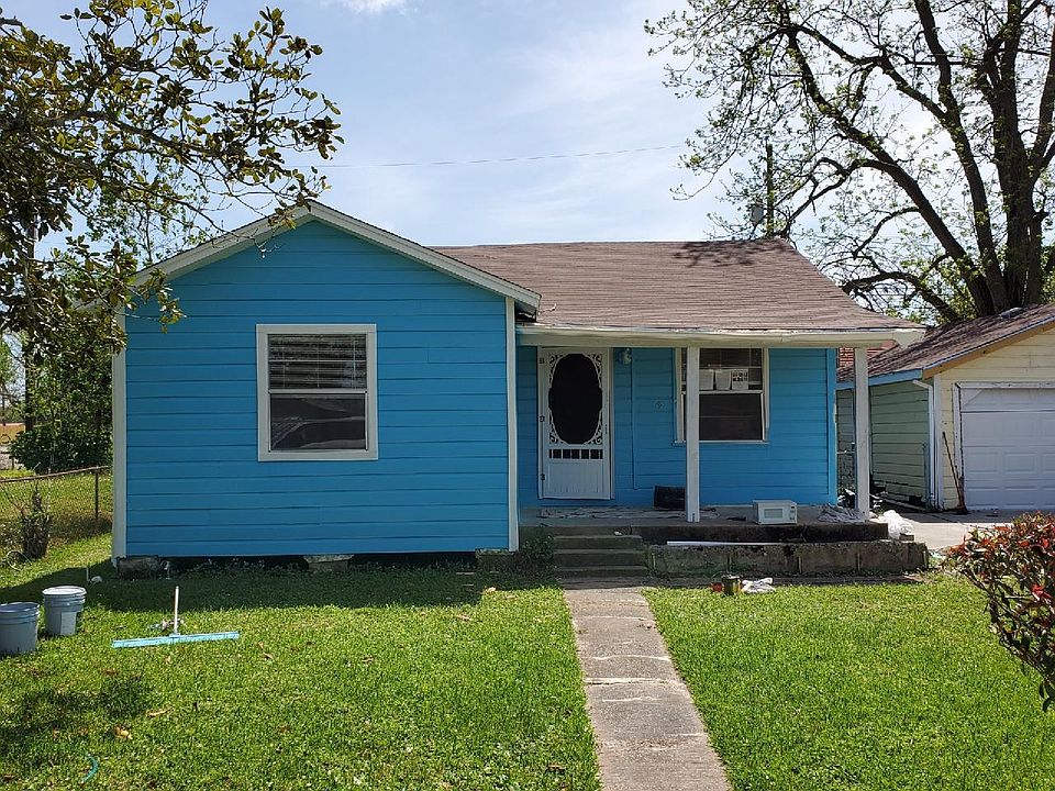 1st image of 6909 Woodrow St