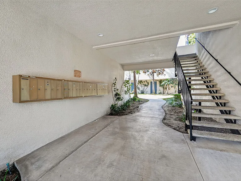 Country Club West — Photo 39