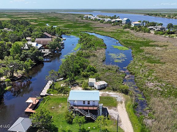 4th image of 4180 Bayou Dr