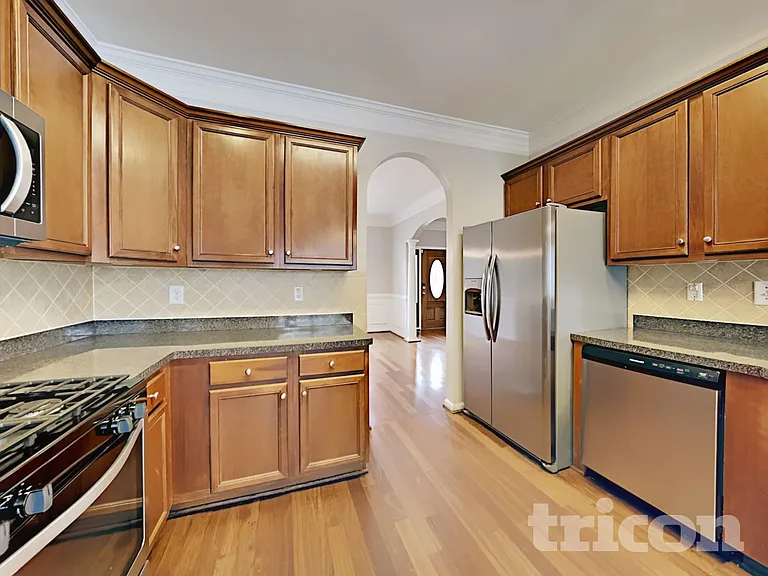 4311 Glen Heights Way — Photo 10