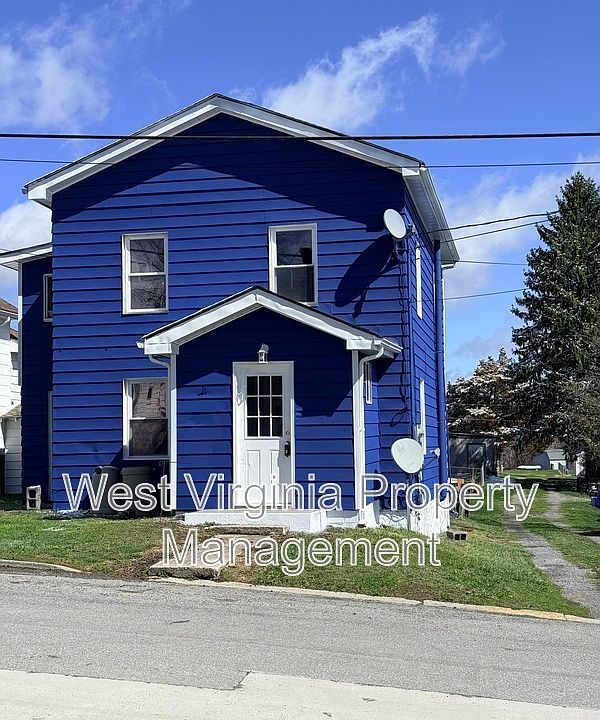 1st image of 304 N 3rd St