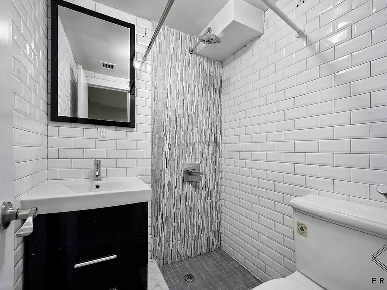 580 E 26th St #2 — Photo 7