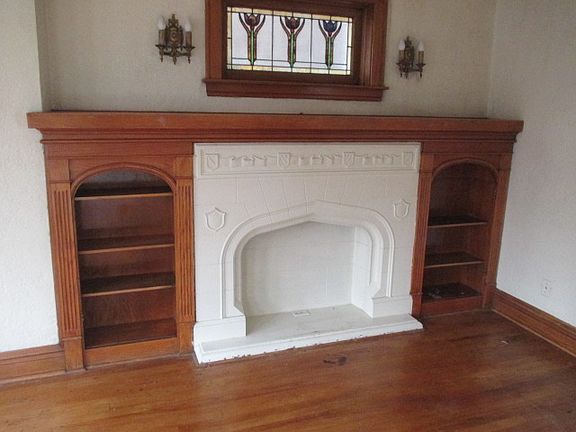 3rd image of 1638 Clarence Ave