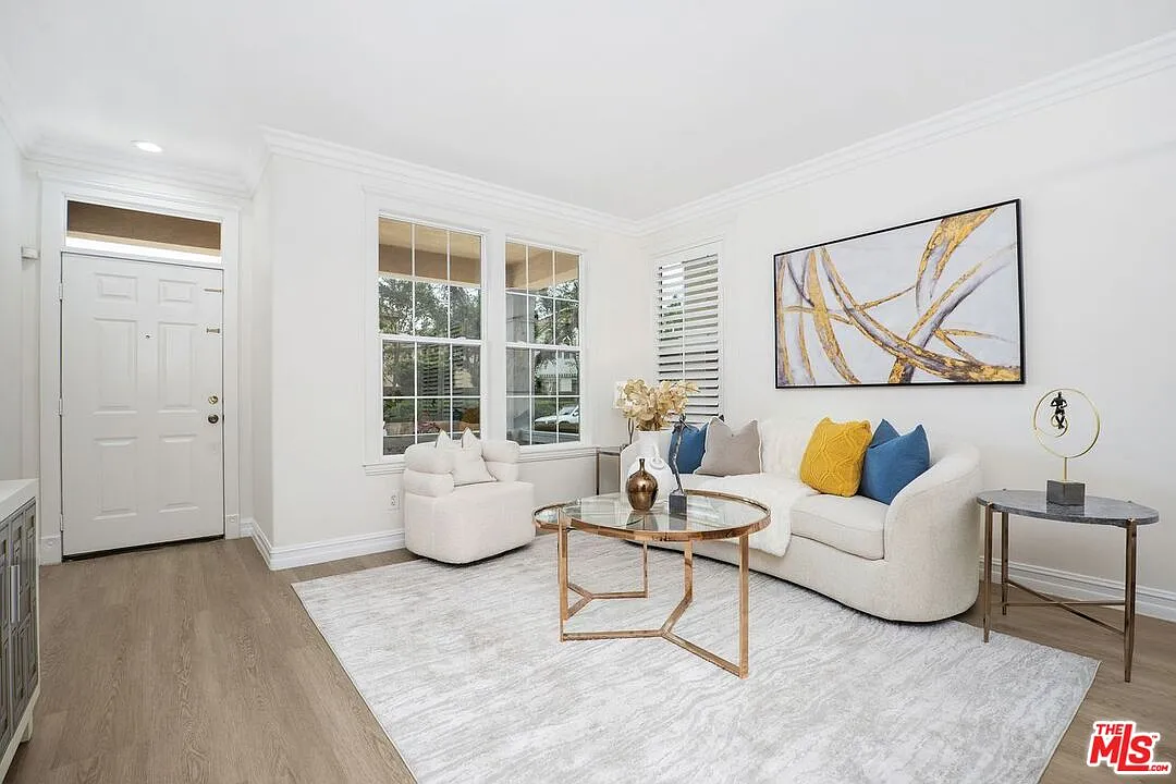 4 bed, 2.5 bath, 2392 sqft, $5,750 — Photo 4