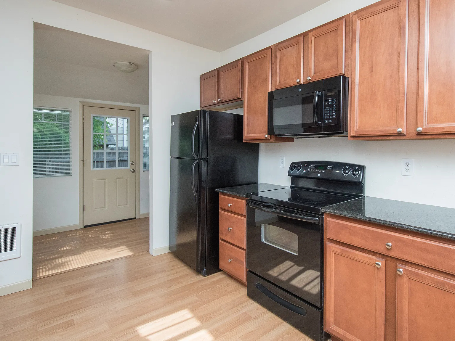 2 bed, 1386 sqft, $1,995 — Photo 3