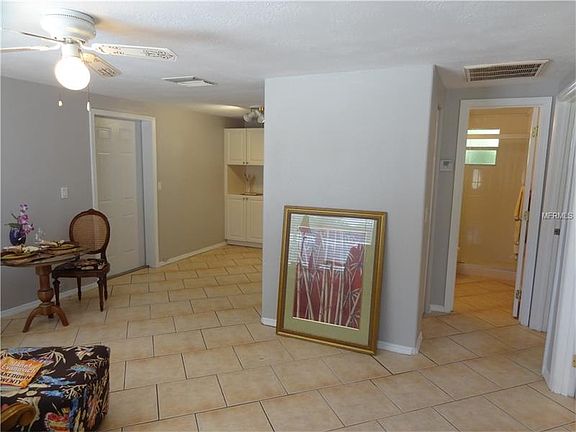 5th image of 320 W Cowles St