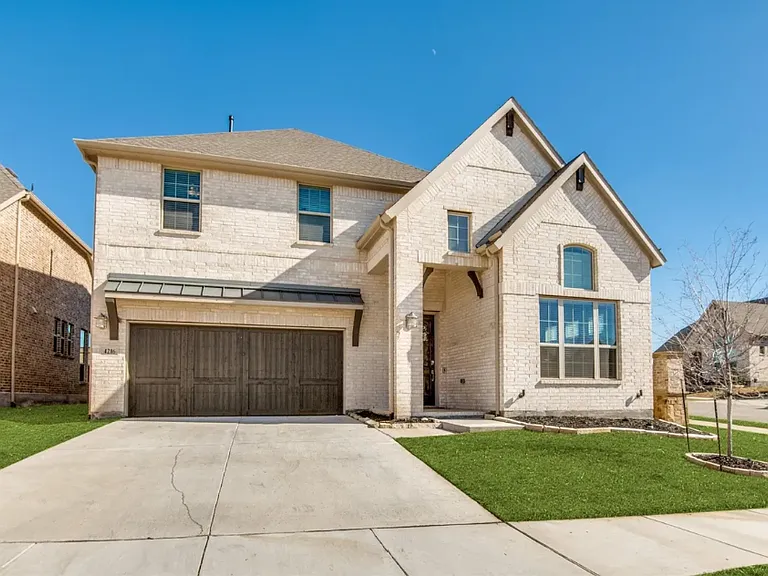 4216 Yucca Dr — Photo 2