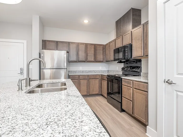 330 Archdale Dr — Photo 4