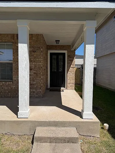 6110 Griffith Loop — Photo 3