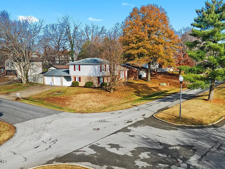 8016 Cortland Dr — Photo 24