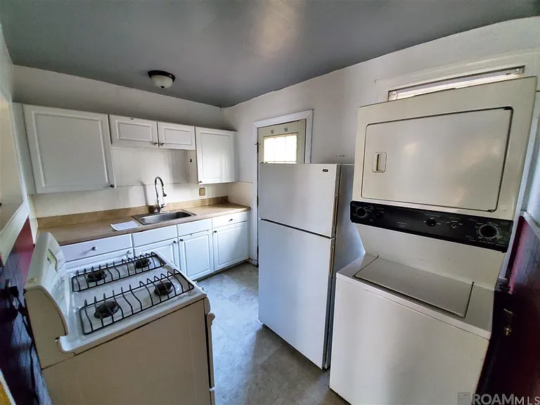 2246 Stanford Ave — Photo 3