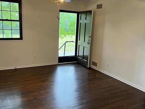 2nd image of 1807 Mimosa Dr
