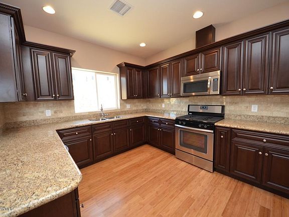 2nd image of 4847 N Sheridan Ln