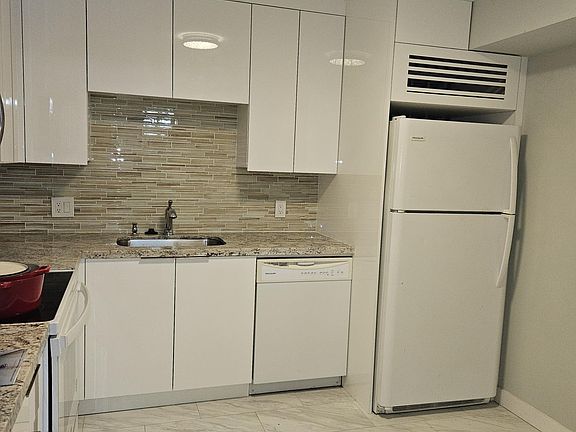 5th image of 2851 NE 183rd St APT 1809