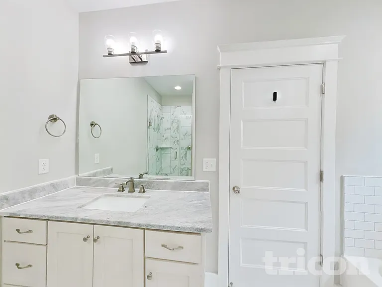 1244 Hillwood Private Cv — Photo 8