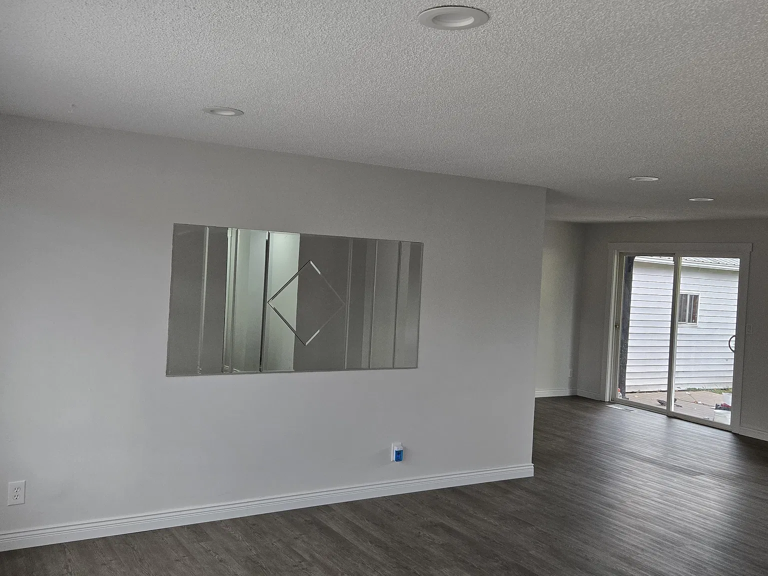 3 bed, 1.5 bath, 1280 sqft, $2,200 — Photo 3
