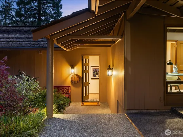 8440 W Mercer Way, Mercer Island, WA 98040