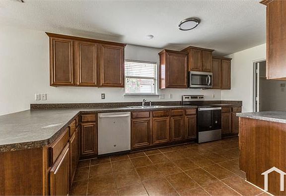 2nd image of 2032 Samantha Ln
