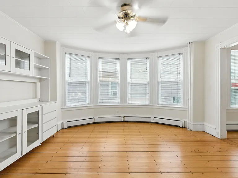 547 Broadway — Photo 7