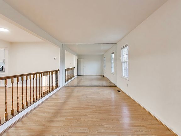 5th image of 18 Indian Hills Ct