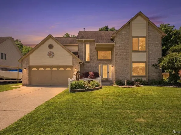 28108 Ruby Ct, Chesterfield, MI 48047