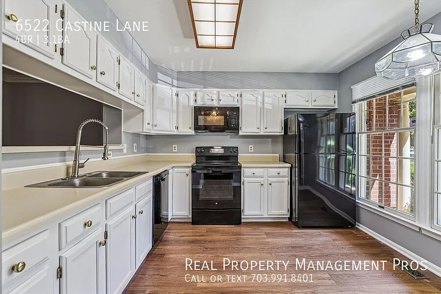 Gorgeous 3BR, 3BA Townhome in Popular Westhaven Community — Photo 4