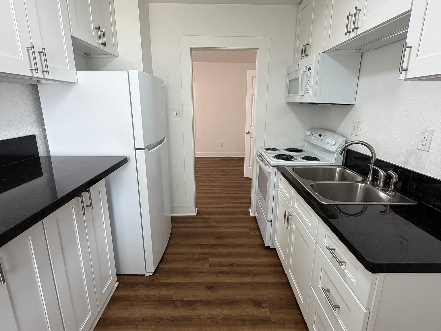 Studio, 650 sqft, $1,000 — Photo 2