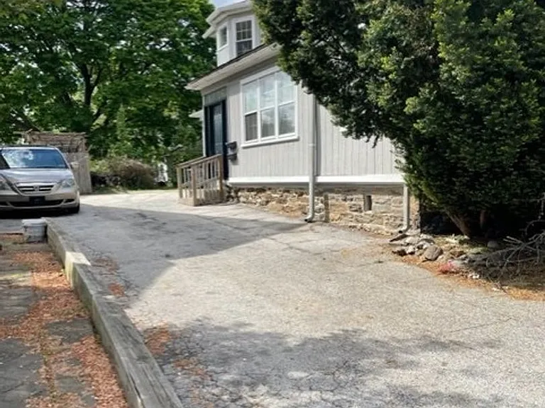16 Windsor Avenue — Photo 2