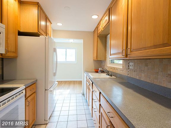 5th image of 3208 Brush Dr