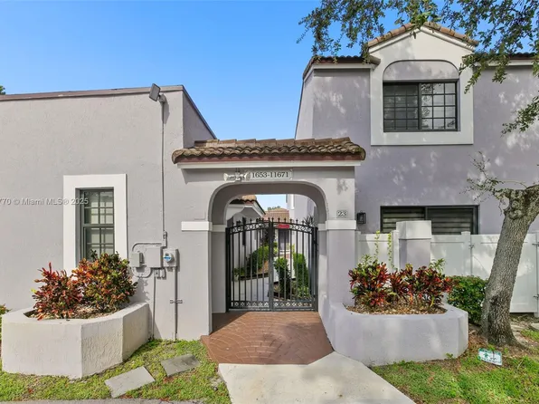 11657 NW 11th St, Pembroke Pines, FL 33026