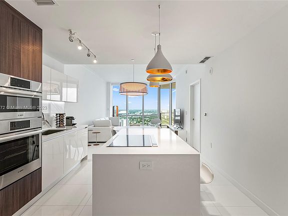 5th image of 851 NE 1st Ave #3206