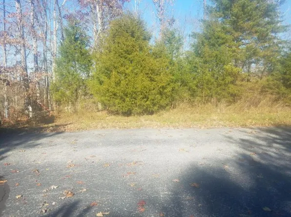 124 Emory Pointe Ln, Harriman, TN 37748