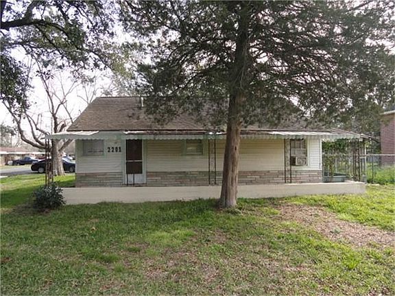 3rd image of 2201 N Pearland Ave