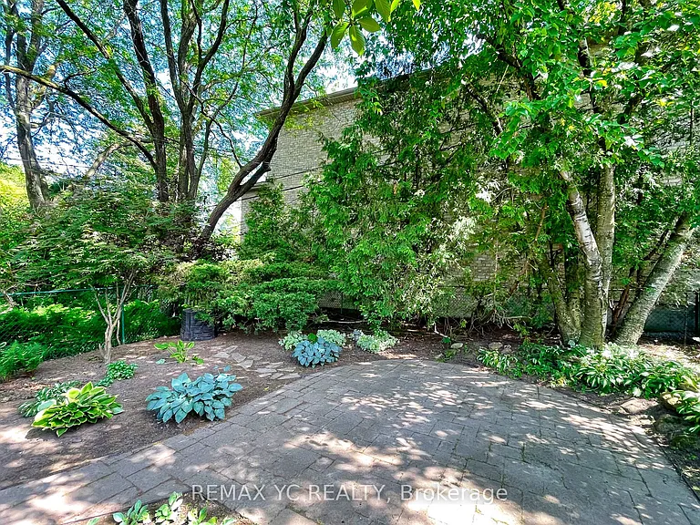 425 Broadway Ave — Photo 30