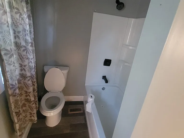 210 Andrews Ave — Photo 2