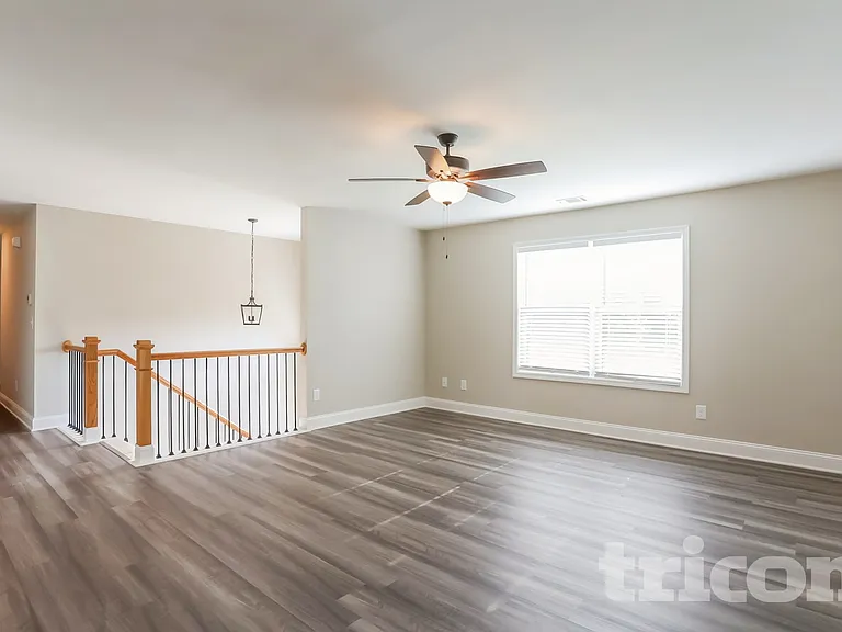 209 Hampton Oaks Cir — Photo 2