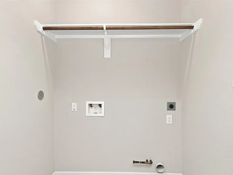 8324 Curry Rd — Photo 16