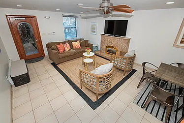 Rented by R New York