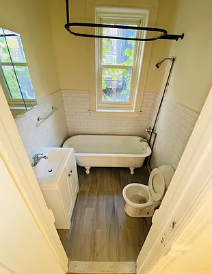 Rented by Salon Realty Corp | media 18