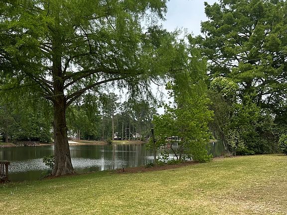3rd image of 6004 Lake Shore Dr