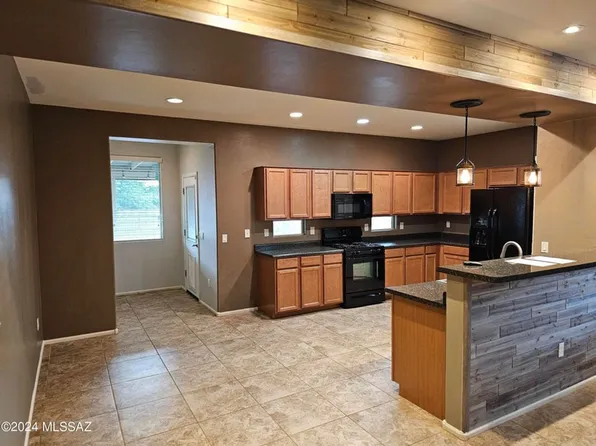 6652 W Fishermans Dr, Tucson, AZ 85757
