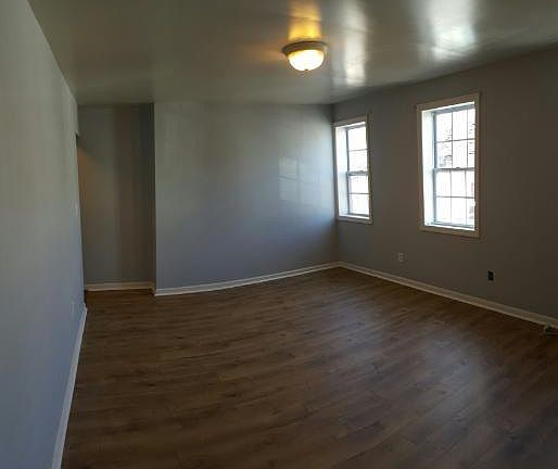 Large living room with new floors