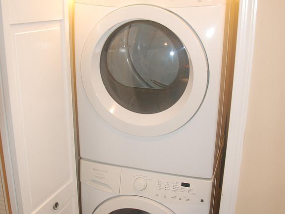 In-unit washer / dryer.