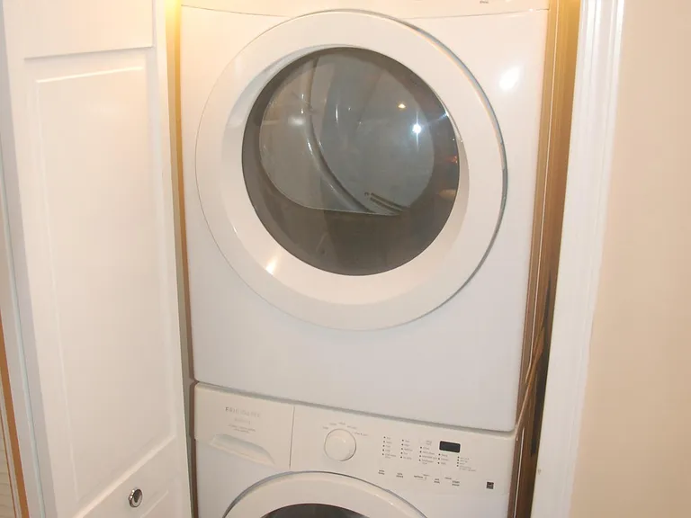 In-unit washer / dryer.