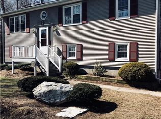 2 Jillian Ct, Warwick, RI 02889