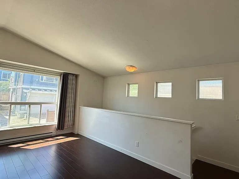 3430 Roxton Ave #LANEWAY — Photo 3