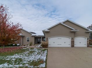 1802 Hoover Trail Ct SW, Cedar Rapids, IA 52404